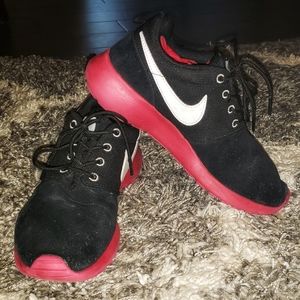 Nike boys shoes sz 3.5Y